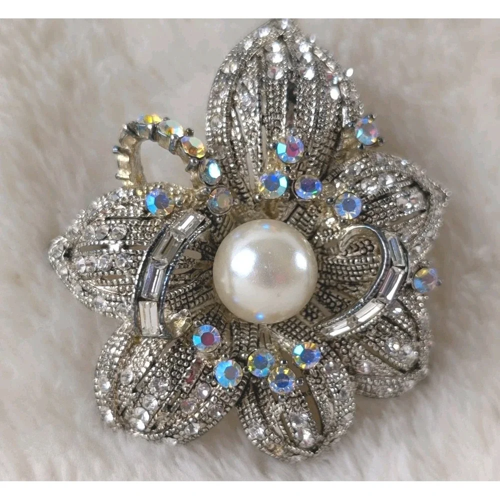 Vintage Rhinestone Flower Brooch‎ Faux Pearl Center Silver Tone AB Crystal Pin